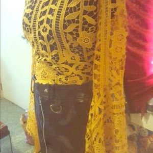 Lace crop top bell sleeve